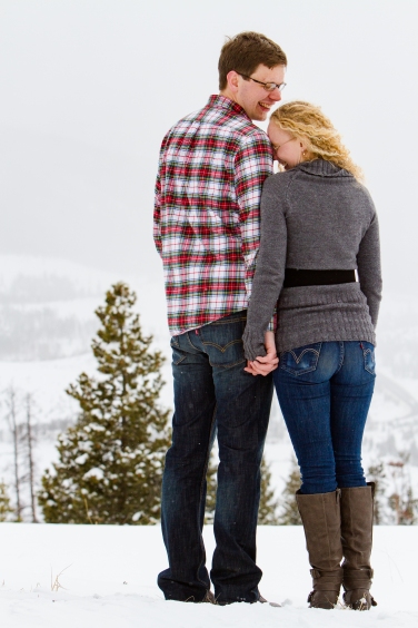 What to wear for a Snowy Swan Mountain Colorado engagement photo session